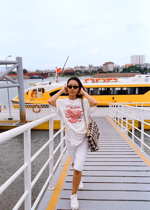 Trong 1 năm quen nhau, Suboi bị bạn trai cũ đánh đến 2 lần vì ghen tuông bóng gió. Cuối cùng, nữ ca sĩ đã bước chân ra khỏi mối quan hệ này.