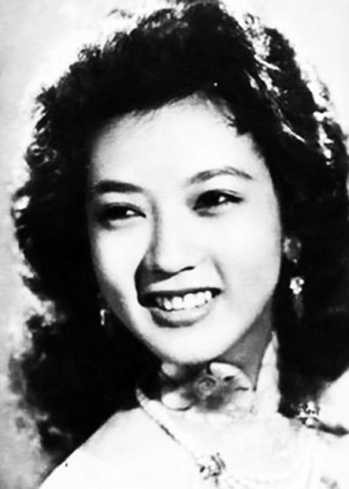 Vào Sài Gòn, nhà ở gần rạp hát nên Hồng Vân thường có dịp đi coi cải lương. Lần đầu tiên coi ngay vở nghệ sĩ Thanh Nga đóng, nên Hồng Vân mê tít nghệ sĩ Thanh Nga. Ảnh: Khám phá