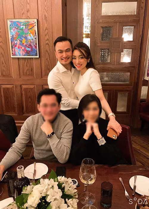 Thùy Chang kém Chi Bảo đến 16 tuổi. Cô đang làm giám đốc của một thẩm mỹ viện nổi tiếng và có mối quan hệ thân thiết với nhiều sao Việt như Ngọc Trinh, Giáng My, Đỗ Mỹ Linh.