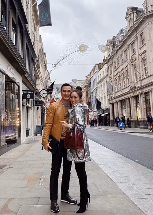 Lý Thùy Chang đăng ảnh kèm dòng chú thích với nội dung chuyến đi đầy vui vẻ và gia đình hạnh phúc.