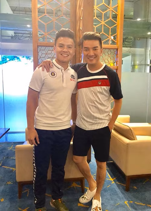 Mr Đàm cho hay, anh sẽ dành tặng Quang Hải cùng gia đình của nam cầu thủ vé xem show ca nhạc của anh trong tháng 10.