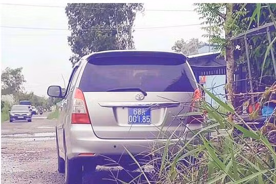 Xe bien xanh den khai truong nha yen cua Chu nhiem UBKT Kien Giang gay nong du luan-Hinh-2