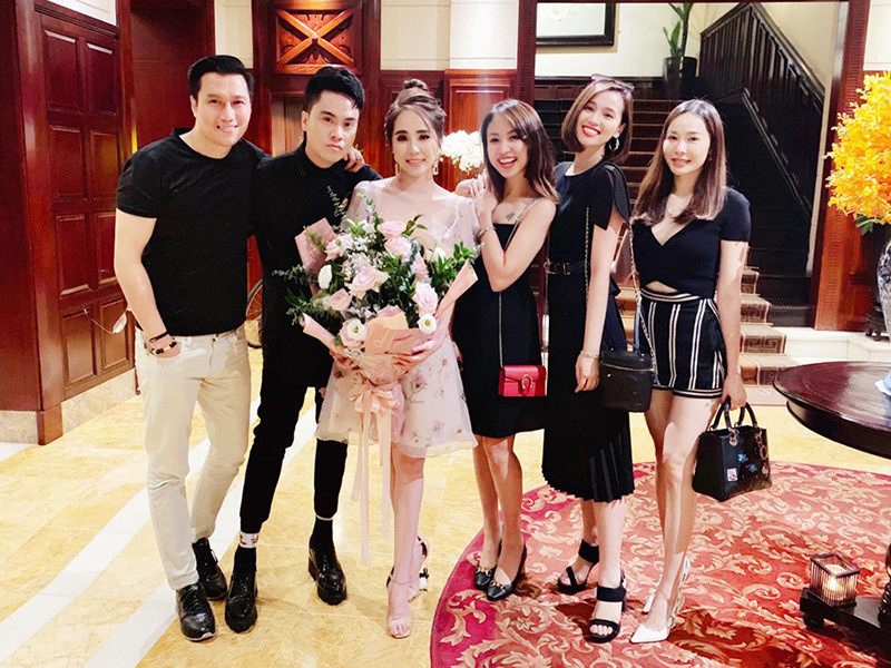 Việt Anh và Quỳnh Nga vốn chơi chung trong một nhóm nghệ sĩ.