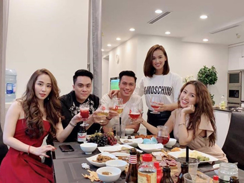 Sau khi ly hôn, Việt Anh bất ngờ vướng tin đồn tình cảm với Quỳnh Nga.