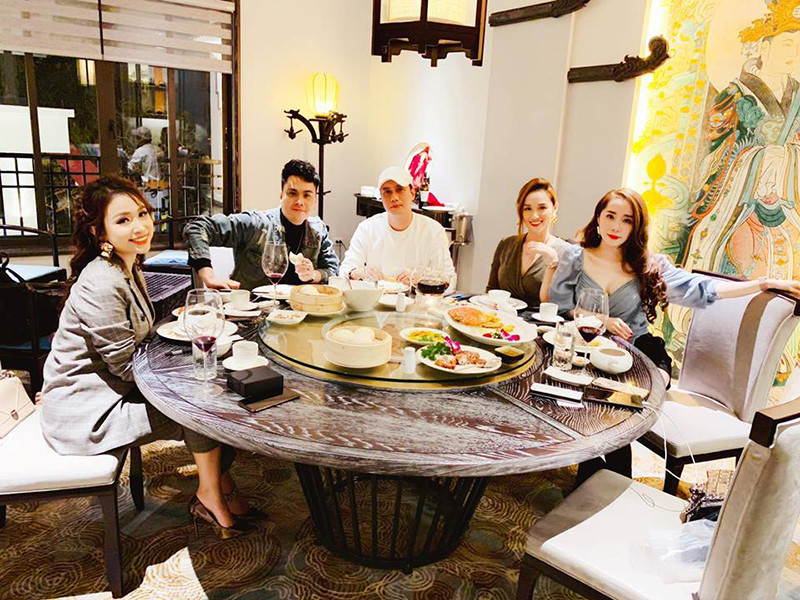 Tuy nhiên, Việt Anh và Quỳnh Nga đều khẳng định cả hai chỉ là bạn bè.