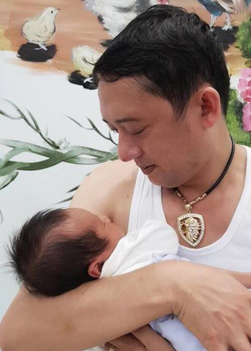 Chiến Thắng quyết định níu kéo tình cảm với Thu Ngọc. Cuối cùng, cả hai cũng tái hợp và hiện sống hạnh phúc bên các con.