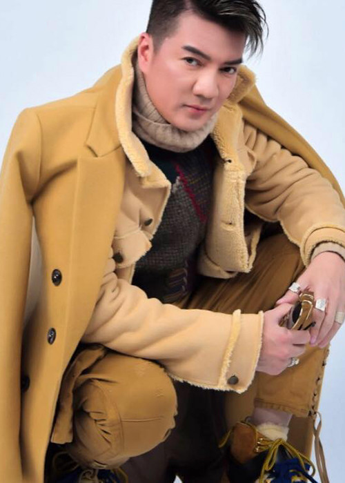 Về phía Mr Đàm, anh bức xúc yêu cầu tài khoản Facebook xóa bài trong 24 giờ nếu không sẽ "xử" vì cho rằng tài khoản này ám chỉ nam ca sĩ thân thiết với ông Nguyễn Hữu Linh. Sau khi tài khoản này gỡ bài, Đàm Vĩnh Hưng lại có phát ngôn gây sốc.