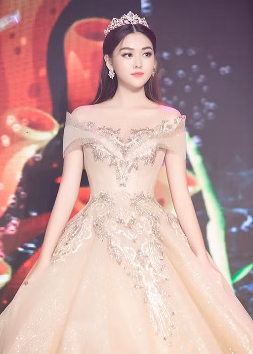 Mới đây, Tường San có mặt trong bảng dự đoán cuộc thi Miss International 2019 (Hoa hậu Quốc tế 2019) được Missosology đăng tải.