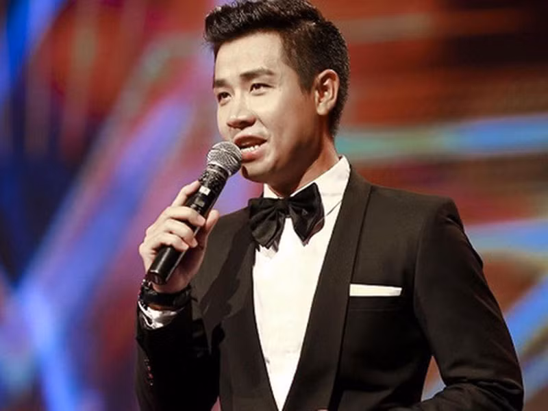 Chưa hết khi Cánh diều vàng vẫn còn phần biểu diễn của ca sĩ Hoàng Lê Vy, Nguyên Khang và Hồng Ánh đã đọc lời tổng kết khiến khán giả lục đục ra về. Ảnh: Gia đình xã hội