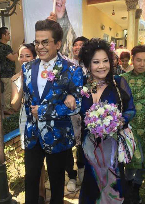 Ngoài ồn ào với vợ cũ, Thanh Bạch còn vấp phải những ý kiến trái chiều khi làm đám cưới 9 lần với doanh nhân Thúy Nga. Ảnh: Dân Việt