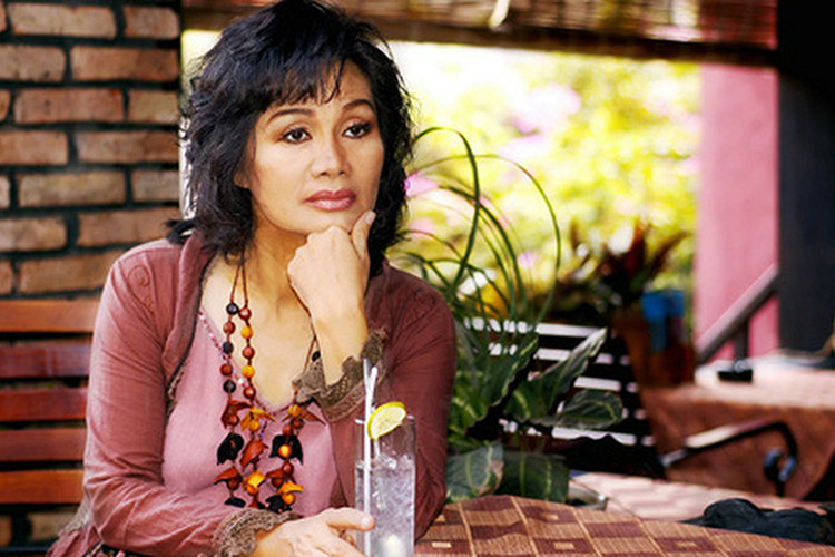 Trang Trần cho rằng nghệ sĩ Xuân Hương để lại bình luận nói cô vô văn hóa. Phía vợ cũ của Thanh Bạch phủ nhận hoàn toàn. Ảnh: Người đưa tin