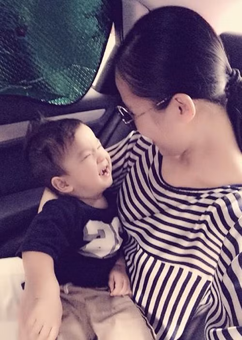 Người tình tin đồn của Khắc Tiệp cho hay, cô nuôi bé Từ Nguyên Bảo từ lúc bé mới chỉ 3 tháng tuổi.