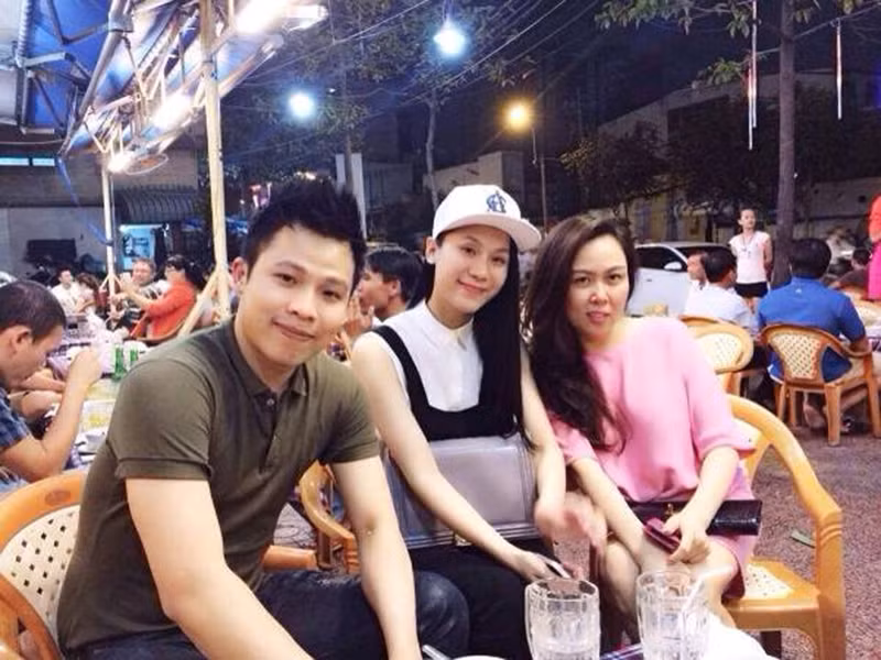 Mối quan hệ giữa Thái Hà và Vũ Khắc Tiệp bị đồn rạn nứt vào năm 2013. Ngay lập tức, cả hai khoe ảnh thân thiết dập tan tin đồn. Ảnh: FBNV