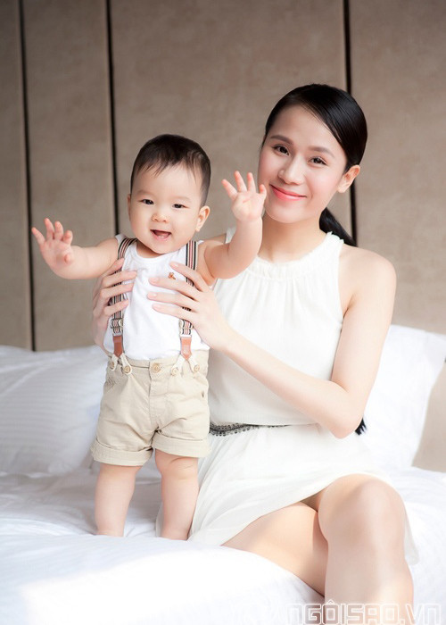 Năm 2014, hình ảnh Thái Hà vui đùa bên một bé trai gây xôn xao dư luận. Ảnh: Gia đình Việt Nam