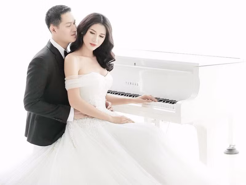 Vì tương lai đủ đầy của con cái nên Trang Trần và chồng chấp nhận sống xa nhau. Hiện tại, cả hai cật lực làm việc trước khi cả nhà đoàn tụ.