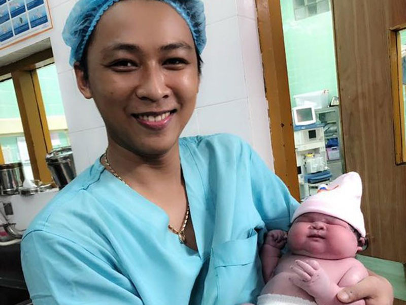 Kinh ngac,be gai nang 5,5 kg sinh thuong o Nghe An