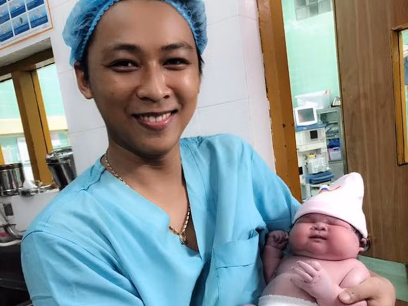 Kinh ngac,be gai nang 5,5 kg sinh thuong o Nghe An