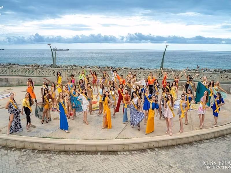 Hình ảnh Kiều Loan tràn ngập trên fanpage của cuộc thi Hoa hậu Hòa bình Quốc tế.