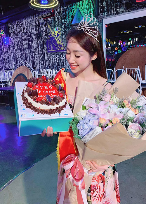 Hiện tại, không có thông tin về chuyện tình cảm của Thùy Chang trước khi cô hẹn hò Chi Bảo.