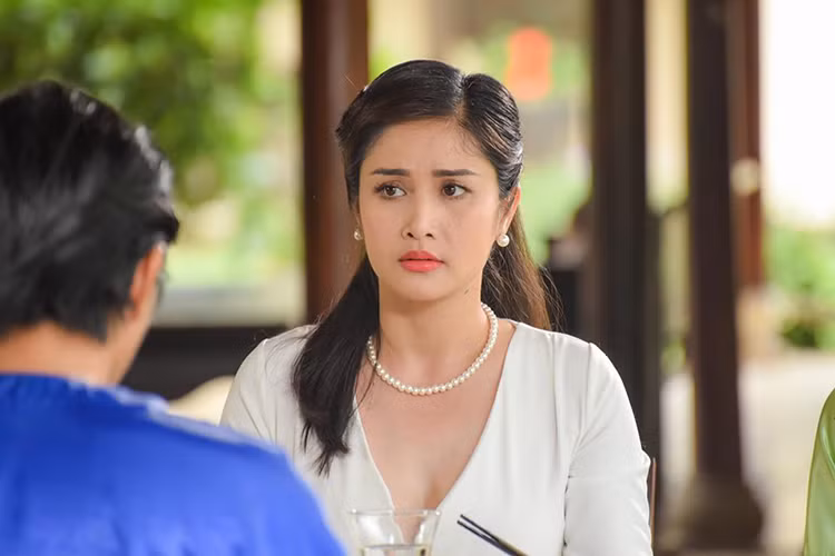 Duong cong sexy cua Thao Trang “Tieng set trong mua”