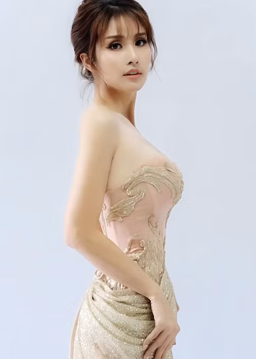 Hậu phẫu thuật thẩm mỹ, Thảo Trang gợi cảm, trẻ đẹp hơn.