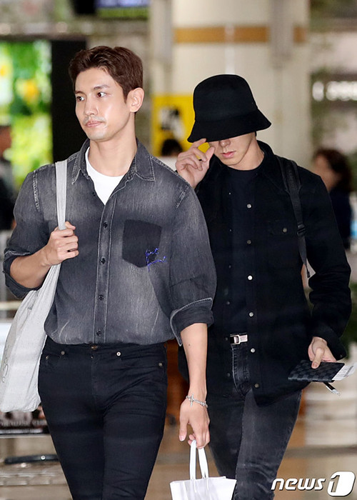 Changmin, Yunho cùng nhiều nghệ sĩ đã đáp chuyến bay gấp về Hàn Quốc sau khi biết tin Sulli ra đi.