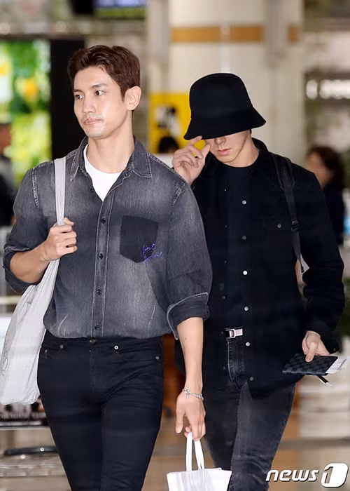 Changmin, Yunho cùng nhiều nghệ sĩ đã đáp chuyến bay gấp về Hàn Quốc sau khi biết tin Sulli ra đi.