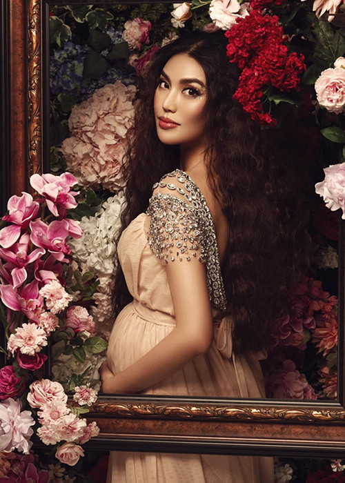 Dù đang mang thai ở tháng thứ 8 nhưng Lan Khuê vẫn đẹp mặn mà.