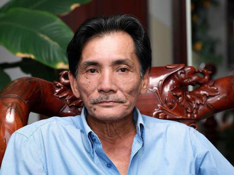 Thương Tín là một trong những diễn viên nổi tiếng hàng đầu của thập niên 1980-1990. Cát-sê cho mỗi vai diễn của anh đến 1 chỉ vàng. Tuy nhiên, Thương Tín bị tán ra bại sản vì cờ bạc. Hiện tại, cuộc sống của anh ở tận cùng khó khăn. Ảnh: Vietnamnet