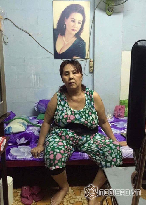 Mới đây, nghệ sĩ Hoàng Lan cố gắng gượng dậy, khôi phục lại quán ăn nhỏ như trước đây cô từng làm. Một người bạn cho biết, nữ nghệ sĩ muốn tự kiếm tiền mua thuốc, chứ không buồn tủi vì phải nhờ đến bạn bè. Ảnh: Ngôi sao