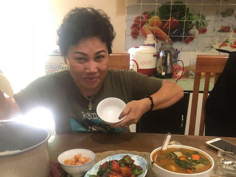 Năm 2012, Siu Black vướng ồn ào vỡ nợ. Nhờ sự giúp đỡ của bạn bè nghệ sĩ, khán giả, giọng ca “Ngọn lửa cao nguyên” đã trang trải được một phần nợ nần. Cuộc sống của cô sau đó dần ổn định. Ảnh: Thế giới trẻ