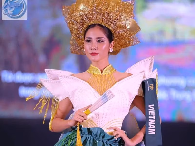 Vi sao “my nhan Viet lo nguc” trang tay o chung ket Miss Earth 2019?
