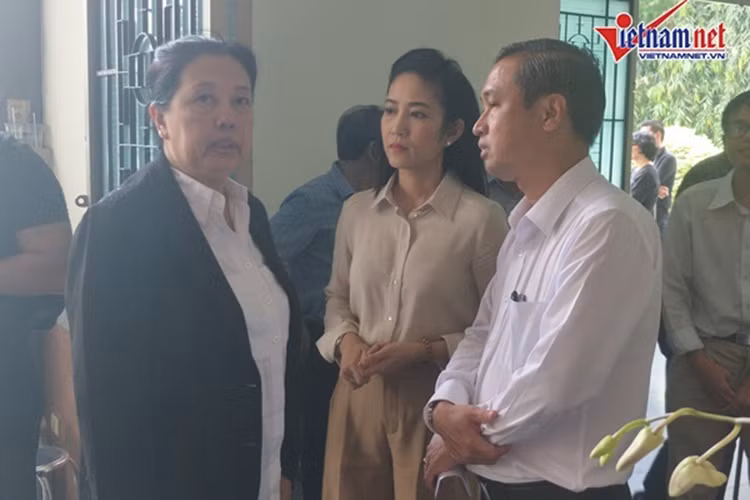 Nghệ sĩ Thanh Thúy tới dự tang lễ NSND Thế Anh. Ảnh: Vietnamnet