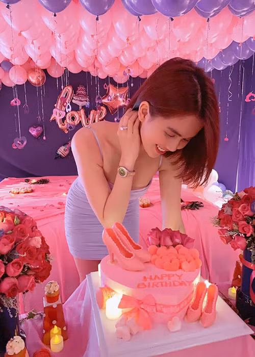 Ngọc Trinh chia sẻ đây là lần thứ hai bạn trai chuẩn bị căn phòng đặc biệt này.