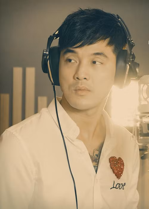 Trước khi kết hôn với Kim Cương, Ưng Hoàng Phúc từng hẹn hò Thủy Tiên và vướng tin đồn yêu NTK Kelly Bùi và Nancy Nguyễn.