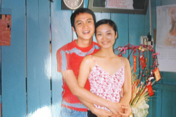 Nhật Tim Anh đang sống chung với Xuân Quỳnh. Cả hai quen nhau khi học phổ thông và là mối tình đầu của nhau.