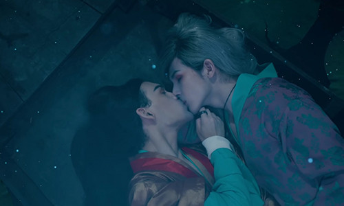 Ban than Nha Phuong gay sot voi nu hon dong gioi trong MV moi-Hinh-3