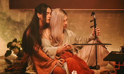 Ban than Nha Phuong gay sot voi nu hon dong gioi trong MV moi-Hinh-2