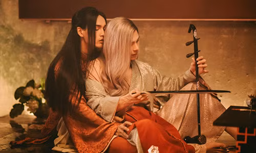 Ban than Nha Phuong gay sot voi nu hon dong gioi trong MV moi-Hinh-2