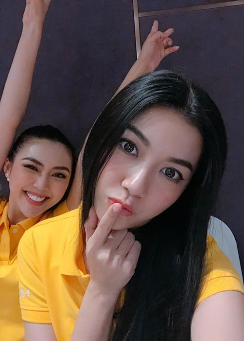 Còn Tường Linh, vào ngày sinh nhật Thúy Vân, đã gửi lời chúc mừng đến cô bạn thân: "Chúc mừng sinh nhật "Bé Vân Xinh", chúc bé Vân tuổi mới ngày càng thành công hơn nữa, xinh đẹp và mãi lầy lội như bây giờ. Mình sẽ đi ăn sinh nhật bù sau cuộc thi nhé".