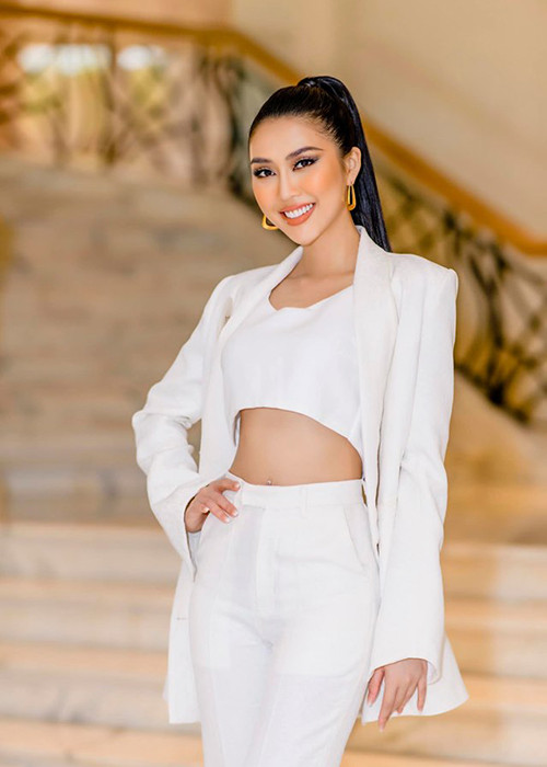 Cô bạn thân của Thúy Vân còn từng giành giải nhất người đẹp Tỉnh Phú Yên 2011, đăng quang Hoa khôi nữ sinh thanh lịch tỉnh Phú Yên 2012.