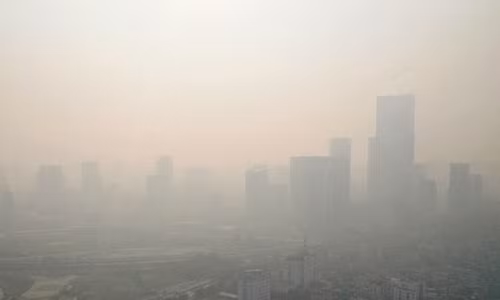 Khong khi Ha Noi o nhiem do moi ngay dot 528 tan than?