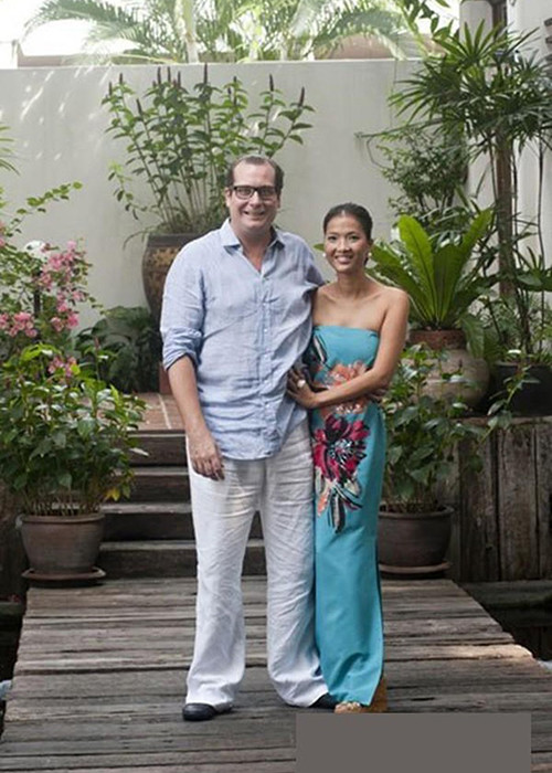 Về tính hay ghen của chồng, Bằng Lăng cho biết, ông xã giờ đã thay đổi rất nhiều. Bằng chứng là việc anh đồng ý cho cô chụp ảnh nude.