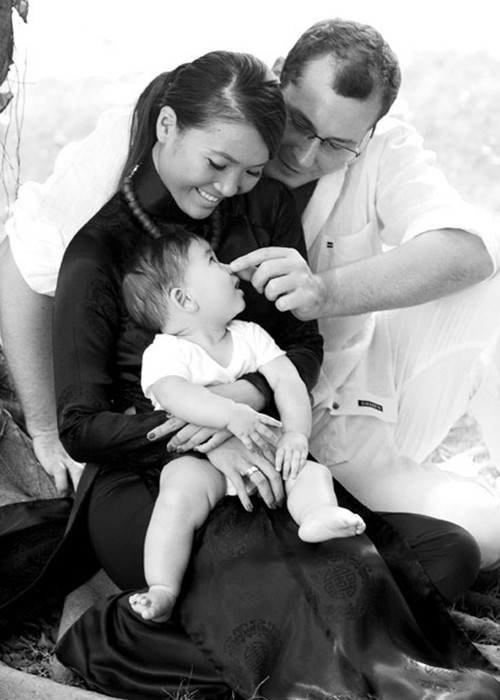 Về phía mình, Bằng Lăng cho biết: "Tôi yêu anh ấy vì anh ấy biết tôn trọng tôi, anh ấy hiểu tôi và biết nghe chia sẻ". Ảnh: Mốt và cuộc sống