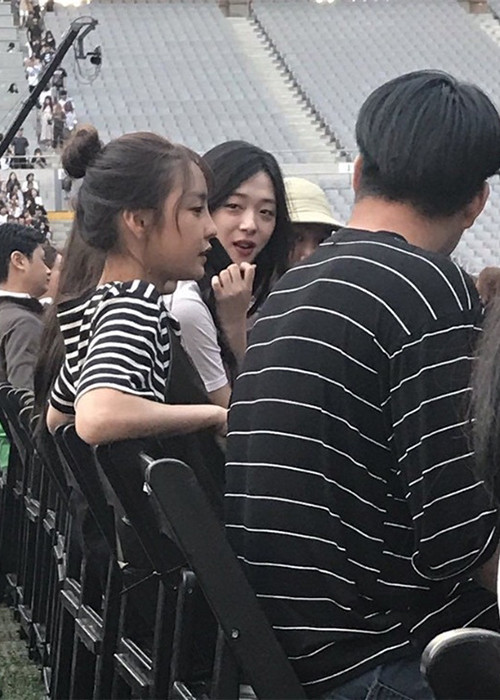 Goo Hara và cô bạn thân quá cố đã có một tình bạn đẹp.