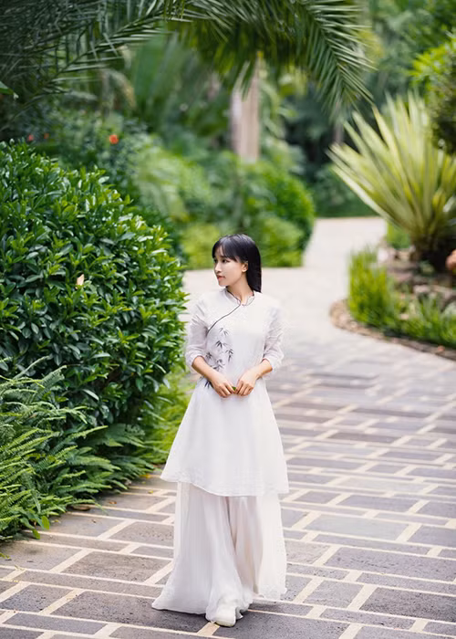 Tử Thất thường xuyên diện trang phục cổ trang.