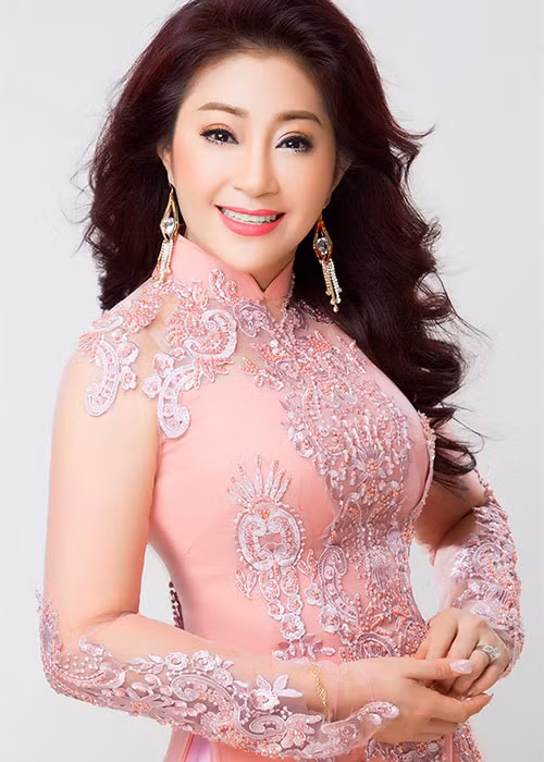 Đối với nghệ sĩ Kim Tử Long, Thoại Mỹ là nữ nghệ sĩ đẹp nhất. Ảnh: Lao động