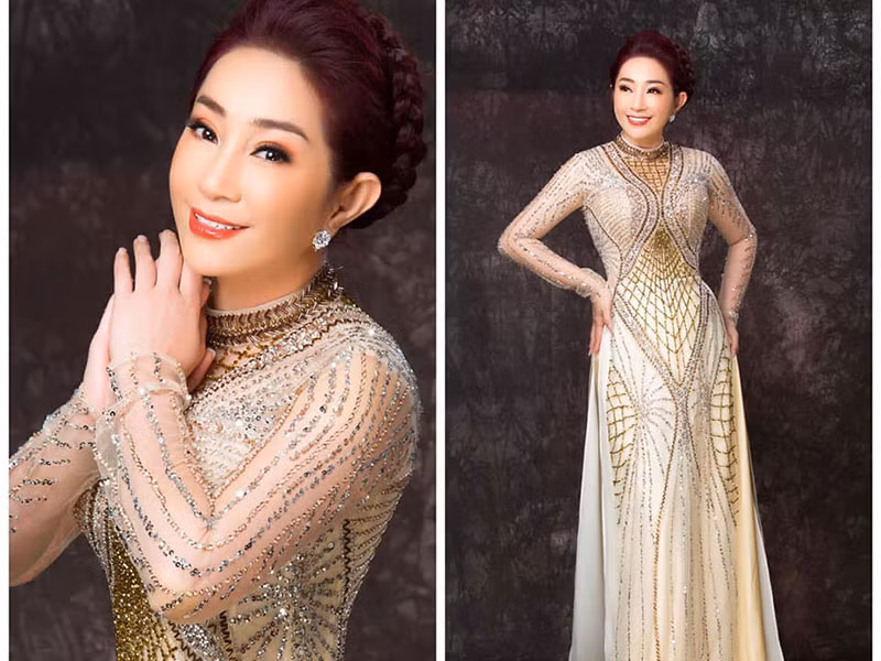 Nữ huấn luyện viên của chương trình "Đường đến danh ca vọng cổ" vẫn giữ được vóc dáng thon thả khi bước sang tuổi 50.