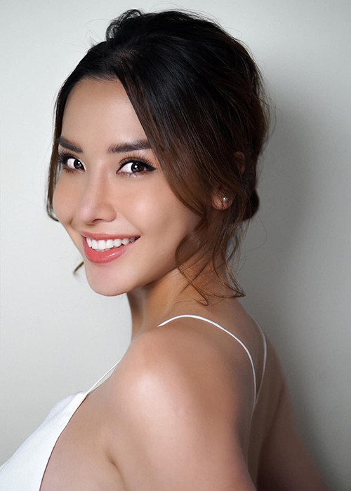 Thùy Trang sau đó cho biết, Khánh Phương đã hứa hoàn lại 250 triệu đồng. Chị gái Đặng Thu Thảo còn cho biết lý do cô ẩn status tố Khánh Phương cũng là do trước đó Phương xin cô gỡ status, hứa bồi hoàn.