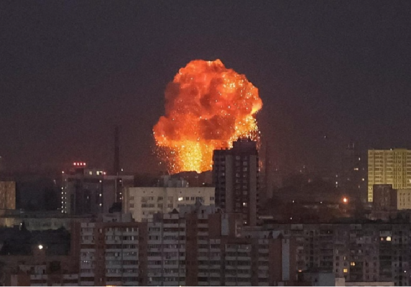 Lebedev chia sẻ với tờ RIA Novosti rằng vào khoảng 3 giờ sáng ngày 6/11, đã có ba vụ nổ xảy ra gần khu vực Pervomaisk do các máy bay không người lái tấn công vào các mục tiêu quân sự và năng lượng. Ảnh: Reuters.